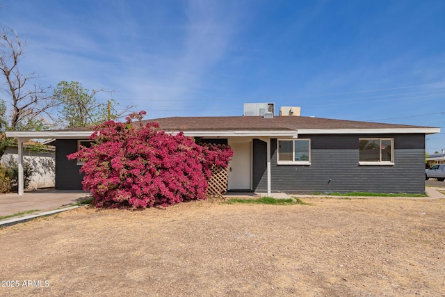 single story home with a carport