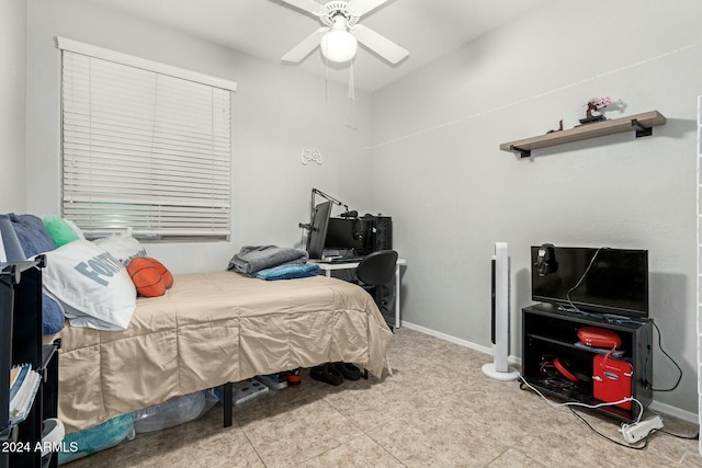 bedroom featuring ceiling fan