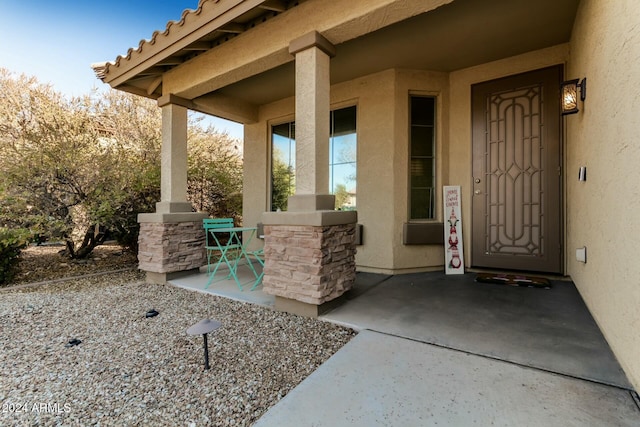 doorway to property with covered porch