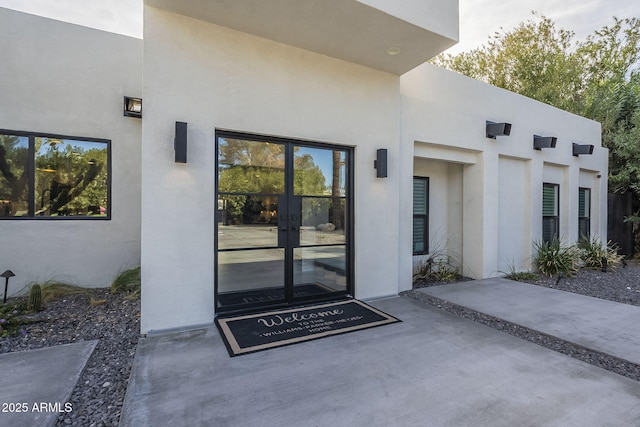 entrance to property with stucco siding