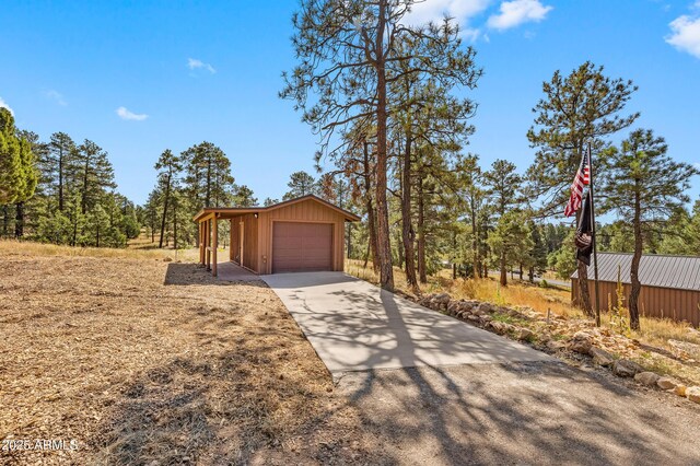 7500 E Old Walnut Canyon Rd, Flagstaff, AZ 86004 - view of front facade featuring an outdoor structure and concrete driveway