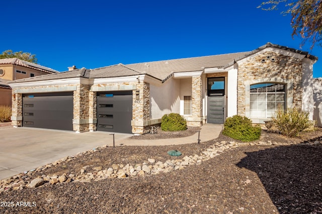 view of front facade featuring a garage