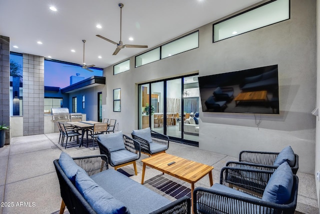 view of patio / terrace featuring outdoor dining area, area for grilling, an outdoor living space, a ceiling fan, and an outdoor kitchen