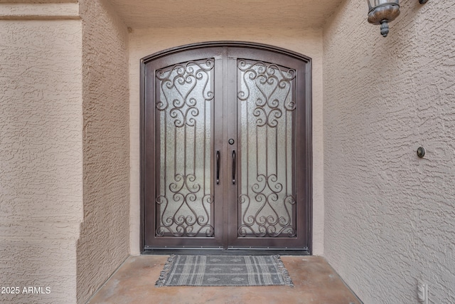 property entrance with stucco siding