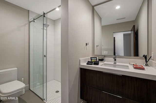 full bath with recessed lighting, visible vents, toilet, a shower stall, and vanity