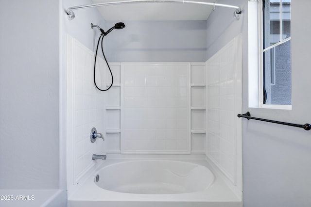 bathroom with bathtub / shower combination