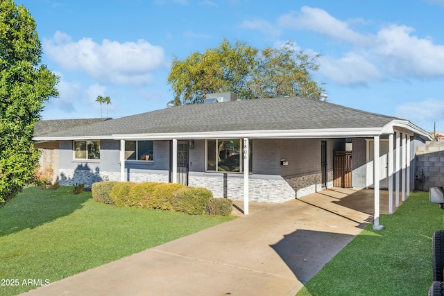 ranch-style home featuring a carport and a front lawn