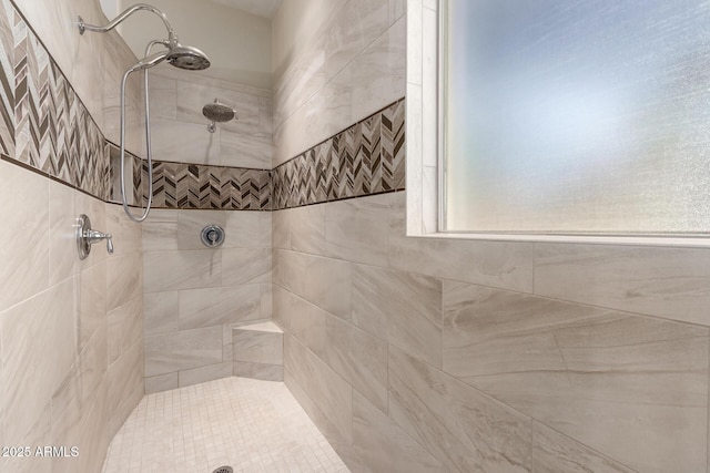 full bathroom featuring a tile shower