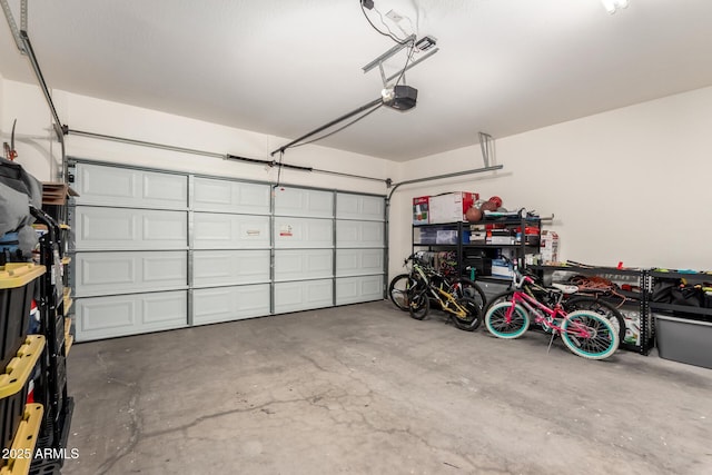 6746 W Wethersfield Rd, Peoria, AZ 85381 - garage featuring a garage door opener