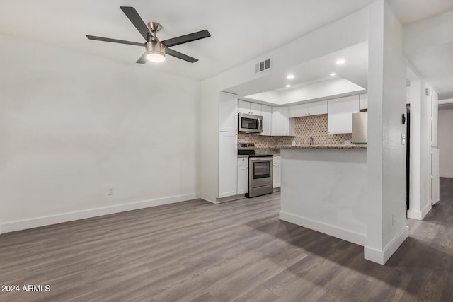 18202 Cave Creek Rd Unit 141, Phoenix, AZ 85032 - kitchen with appliances with stainless steel finishes, white cabinetry, wood finished floors, a ceiling fan, and recessed lighting