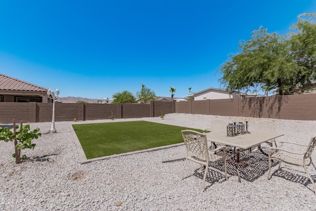 view of yard with a patio area