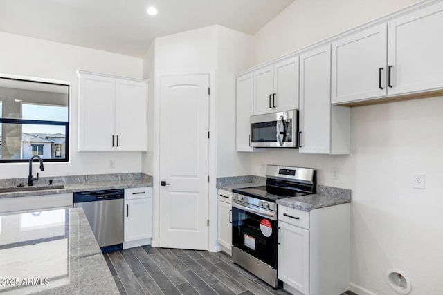 20111 W Saguaro Vista Dr, Wittmann, AZ 85361 - kitchen featuring a sink, stainless steel appliances, white cabinetry, recessed lighting, and dark wood-style floors
