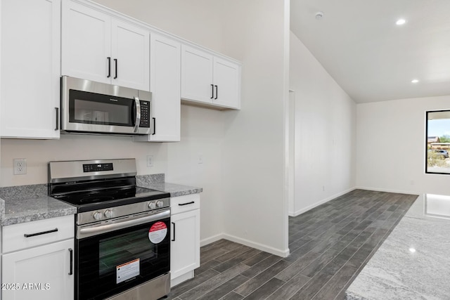 20111 W Saguaro Vista Dr, Wittmann, AZ 85361 - kitchen with baseboards, recessed lighting, white cabinetry, dark wood finished floors, and appliances with stainless steel finishes