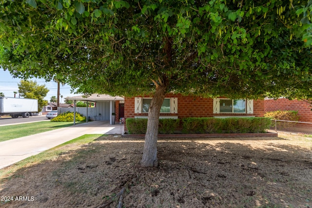 view of front facade featuring a carport