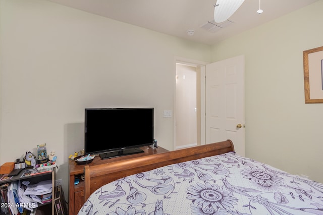 bedroom with ceiling fan