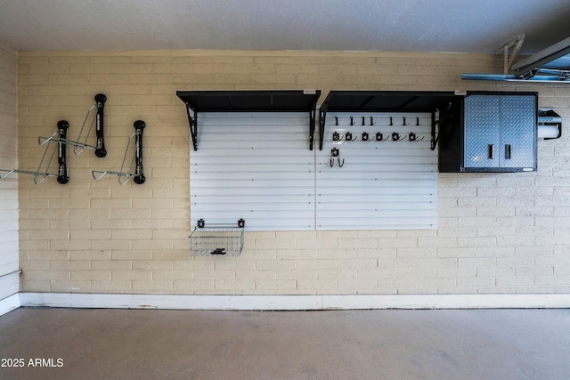 3054 W Redfield Rd, Phoenix, AZ 85053 - view of garage