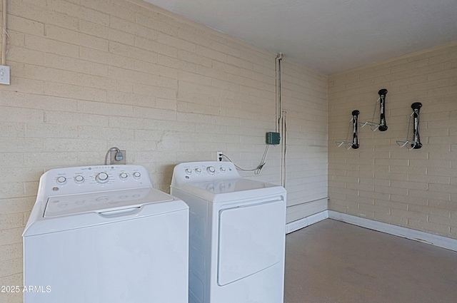 3054 W Redfield Rd, Phoenix, AZ 85053 - laundry area featuring independent washer and dryer
