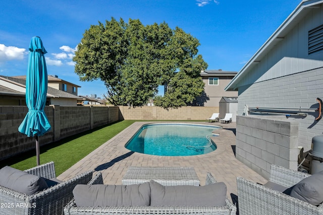 view of pool featuring a patio and an outdoor hangout area