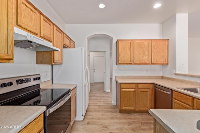 2590 S Buckaroo Trl, Gilbert, AZ 85295 - kitchen with stainless steel appliances, under cabinet range hood, light wood finished floors, light countertops, and arched walkways