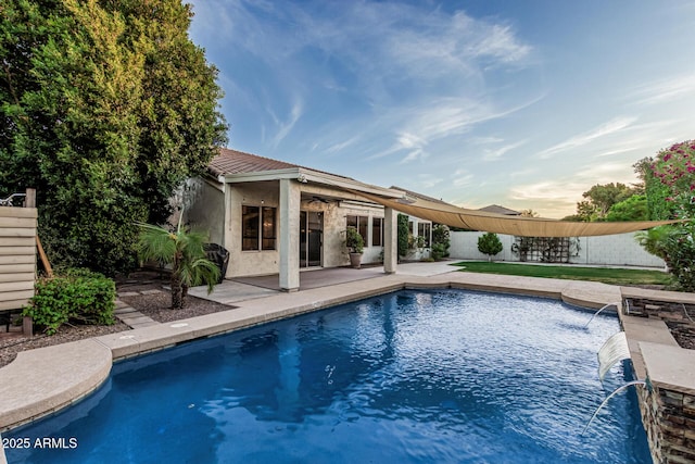2330 E Stephens Pl, Chandler, AZ 85225 - view of pool with ceiling fan and a patio