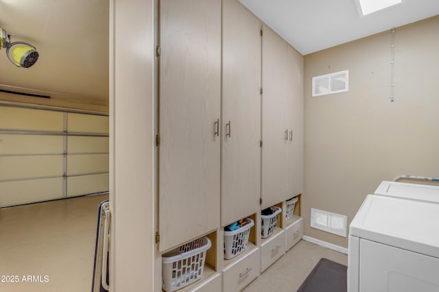 washroom featuring washing machine and clothes dryer