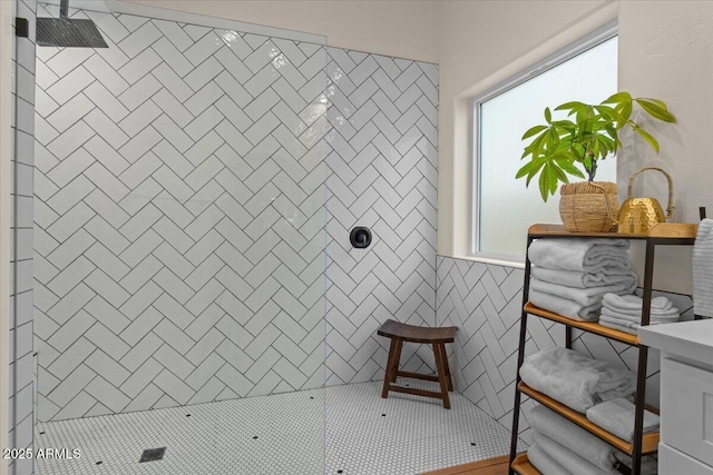 full bath with tiled shower