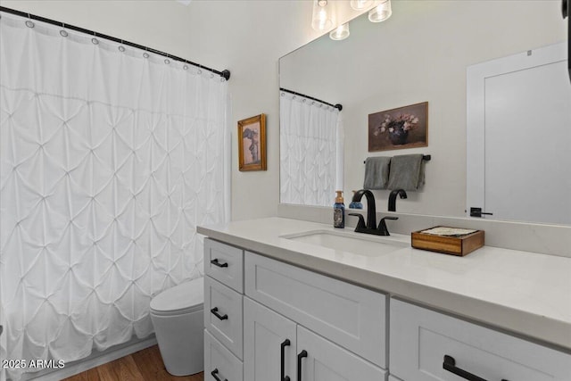full bathroom featuring toilet, a shower with curtain, wood finished floors, and vanity
