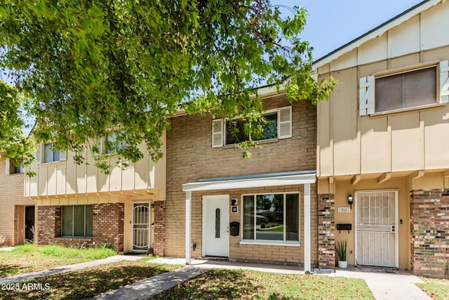 18 E Hermosa Dr Unit 18, Tempe, AZ 85282 - townhome / multi-family property featuring brick siding and board and batten siding