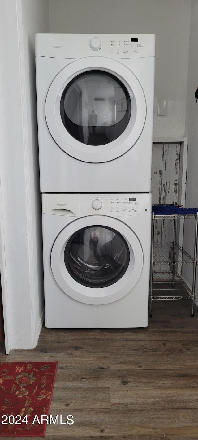 225 N Lobb Ave, Superior, AZ 85173 - laundry room with stacked washer / drying machine, wood finished floors, and laundry area
