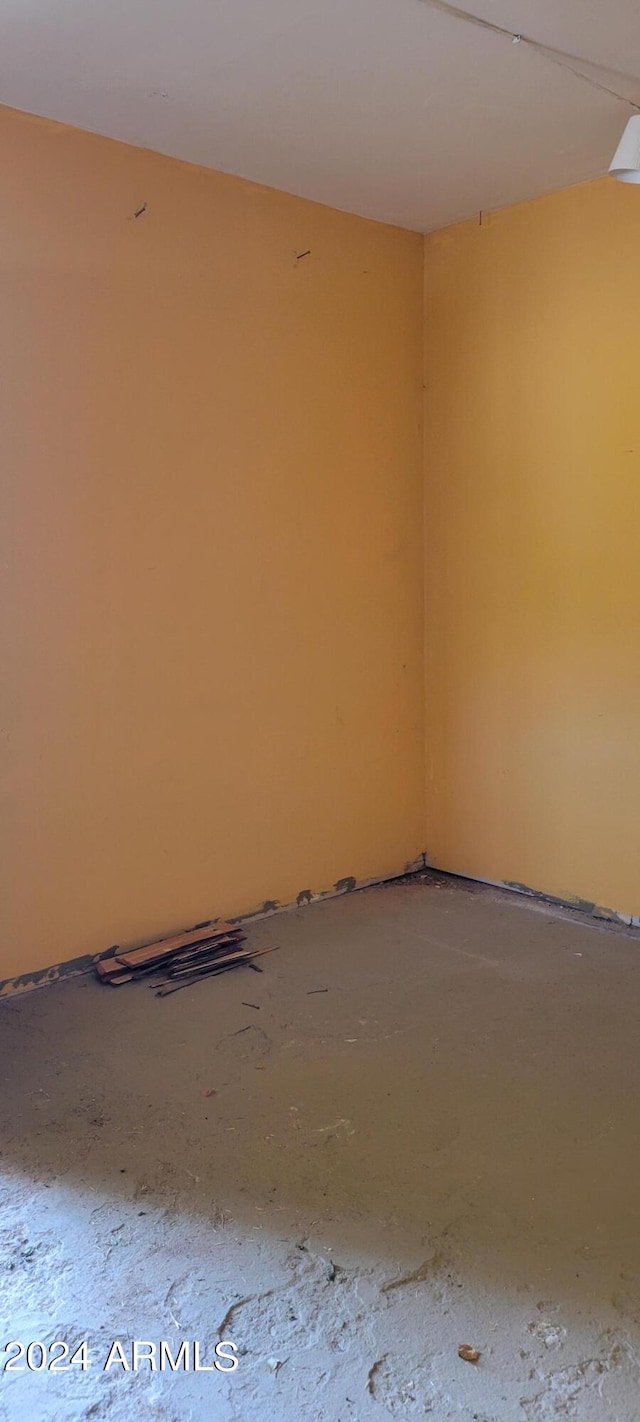 225 N Lobb Ave, Superior, AZ 85173 - view of empty room