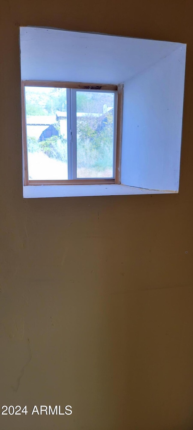 225 N Lobb Ave, Superior, AZ 85173 - view of empty room