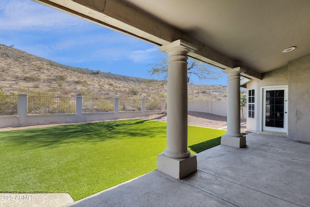 view of yard with a patio and a mountain view