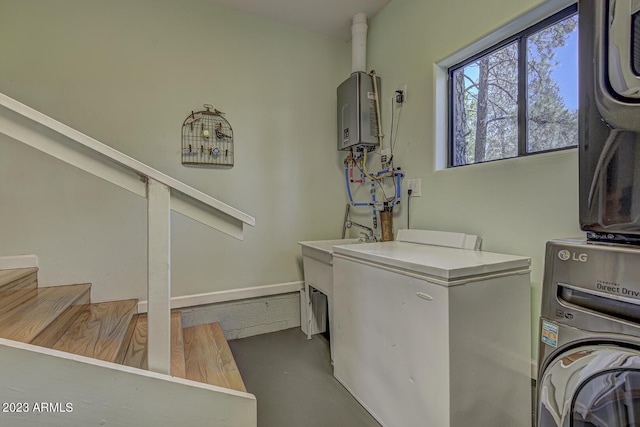 laundry area featuring washer / clothes dryer and water heater