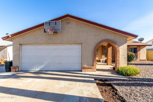 view of front facade featuring a garage