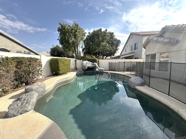 view of swimming pool