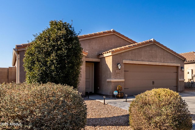 view of front facade featuring a garage