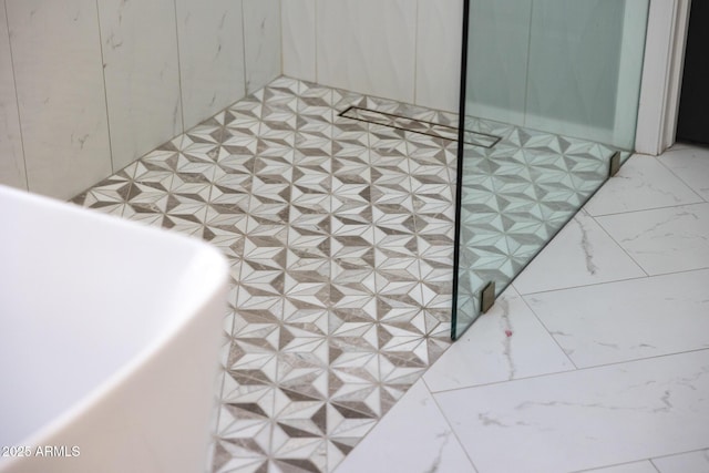 25454 N 73rd Ave, Peoria, AZ 85383 - details featuring a soaking tub
