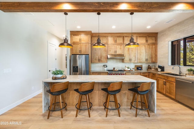 2582 S Cottonrose Ln, Flagstaff, AZ 86001 - kitchen with stainless steel appliances, under cabinet range hood, decorative backsplash, a sink, and recessed lighting