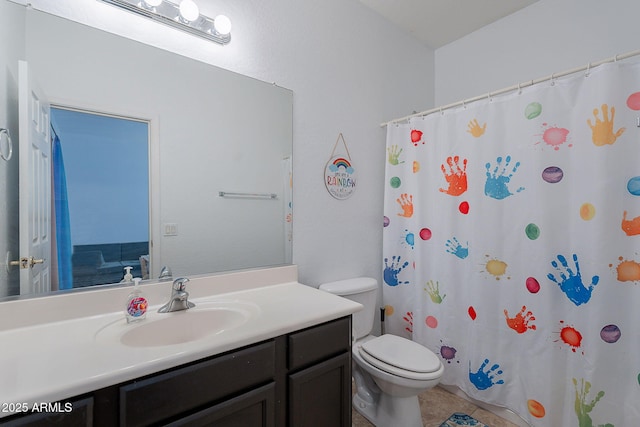 full bath with toilet, a shower with curtain, tile patterned floors, and vanity