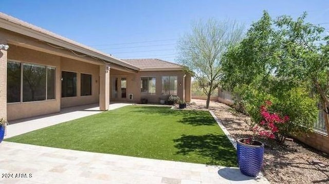 view of yard featuring a patio