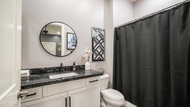 full bathroom with curtained shower, vanity, and toilet