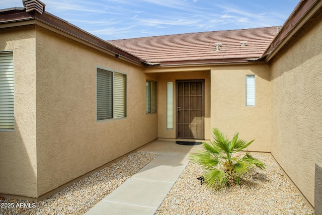 property entrance featuring stucco siding