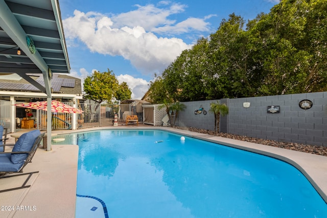 view of swimming pool