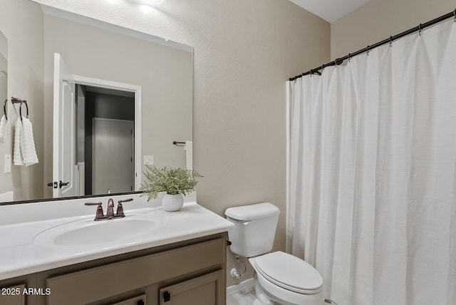 full bathroom featuring toilet, vanity, and a shower with curtain