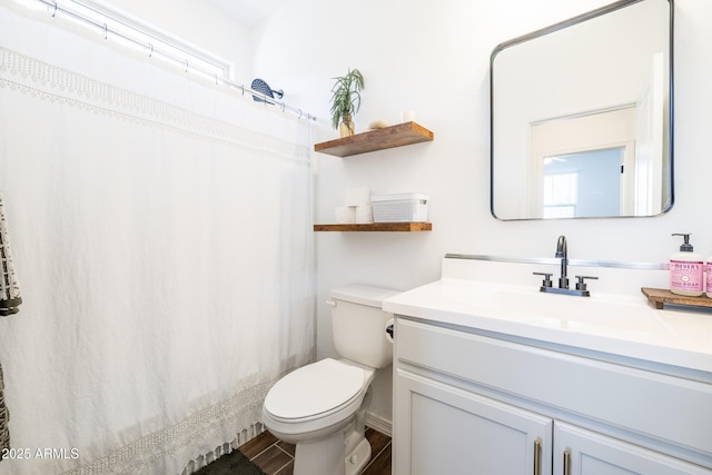 bathroom with a shower with curtain, vanity, and toilet