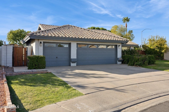 view of front facade featuring a front yard and a garage