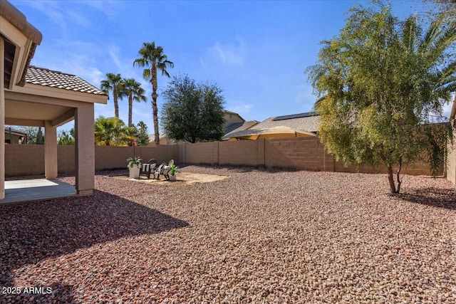 view of yard featuring a patio area