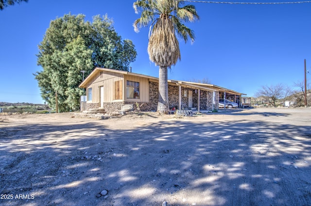 view of front of house featuring driveway