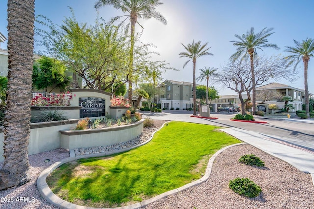 surrounding community featuring a residential view