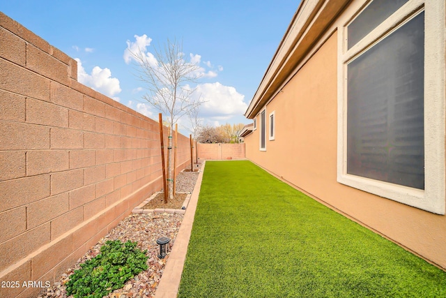 view of yard featuring a fenced backyard